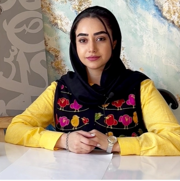 سحر، مربی کالیگرافی گروه هنری سوزان
